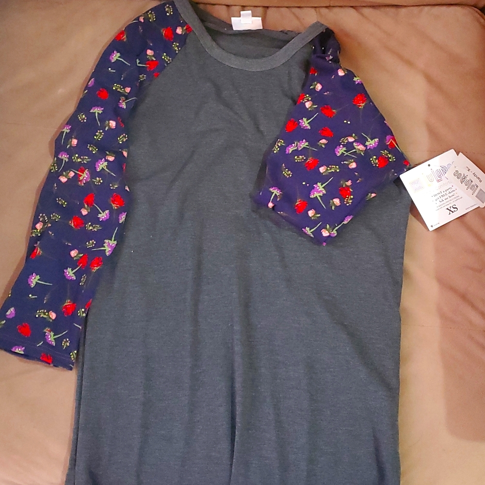 XS LuLaRoe Randy top, grey with small floral sleeves